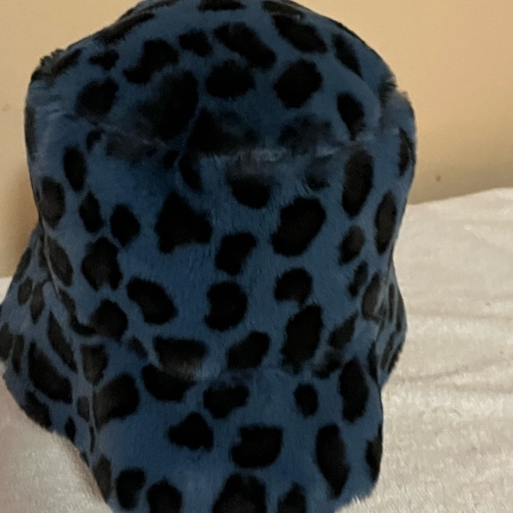 Reversible Winter Hat - Picture 4 of 9